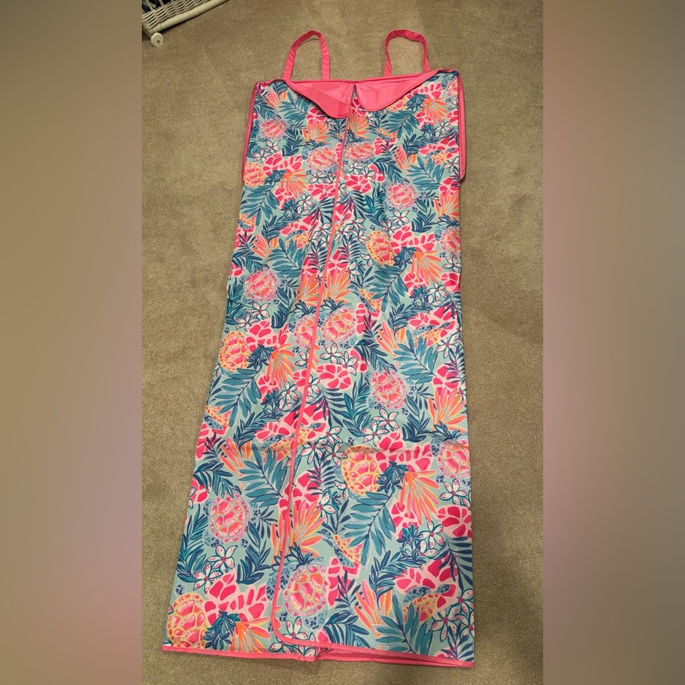 Lilly Pulitzer Pink and Blue Floral foldable picnic blanket tote - Picture 4 of 10